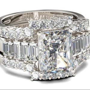 Gorgeous Three Bands Ring size 7 new in box